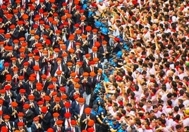 Explican cómo se mueve la multitud en el chupinazo de San Fermín y por qué no ocurre una desgracia