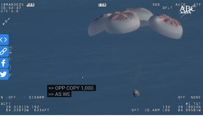 La NASA retransmite en directo, durante la noche del martes, los momentos previos al amerizaje de la misión, ayudado de varios paracaídas