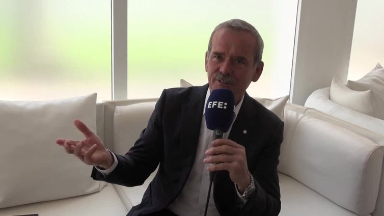 Hadfield: Hay que seguir explorando la órbita terrestre, no elegir entre Marte o la Luna