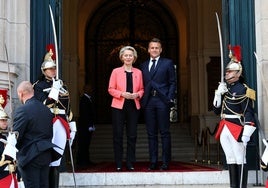 Macron y Von der Leyen presentan un programa millonario para atraer a los científicos amenazados por Trump