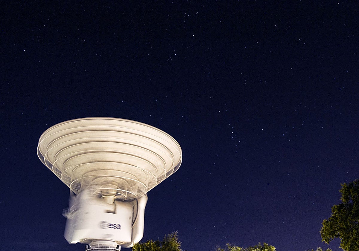 La antena de 35 metros de la estación de Cebreros, en Ávila