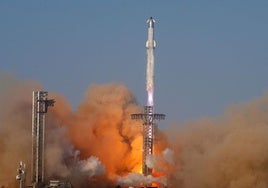 Starship, la nave con la que Elon Musk quiere ir a la Luna y Marte, pierde el control en el espacio tras una fuga de combustible