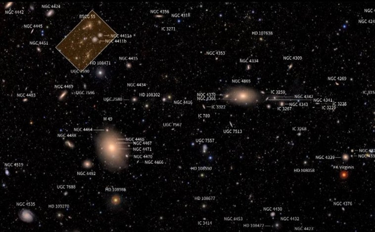 Imagen principal - En la parte superior, la imagen completa tomada por el Observatorio Vera C. Rubin con las nombres que se han dado a algunas de las galaxias (los puntos sin cartela al lado son áreas inexploradas del cosmos). Abajo, la intersección apuntada arriba enel cuadro amarillo. Se trata de una sección de la vista completa del cúmulo Virgo donde se pueden ver dos galaxias espirales prominentes (abajo a la derecha), tres galaxias en proceso de fusión (arriba a la derecha), varios grupos de galaxias lejanas, muchas estrellas de la Vía Láctea. A la derecha, parte de la imagen completa tomada por el Vera C. Rubin que apenas es un 2% de toda la imagen completa que puede sacar del cielo Observatorio Vera C. Rubin de la NSF-DOE