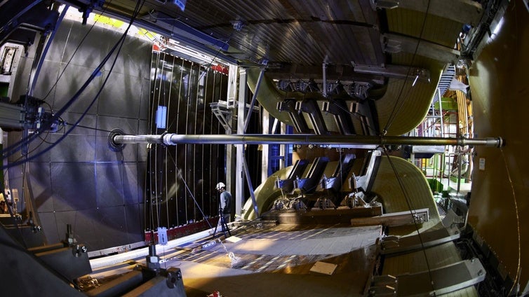 Un experimento en el CERN arroja luz a por qué hay un universo en vez de nada