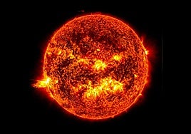 Descubren dos tipos distintos de 'bombardeos' de partículas solares contra la Tierra