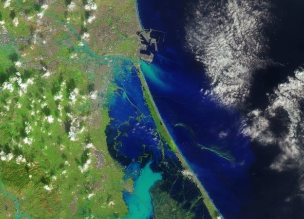 Imagen después - Imágenes del antes y el después de la ciudad de Valencia tras la dana