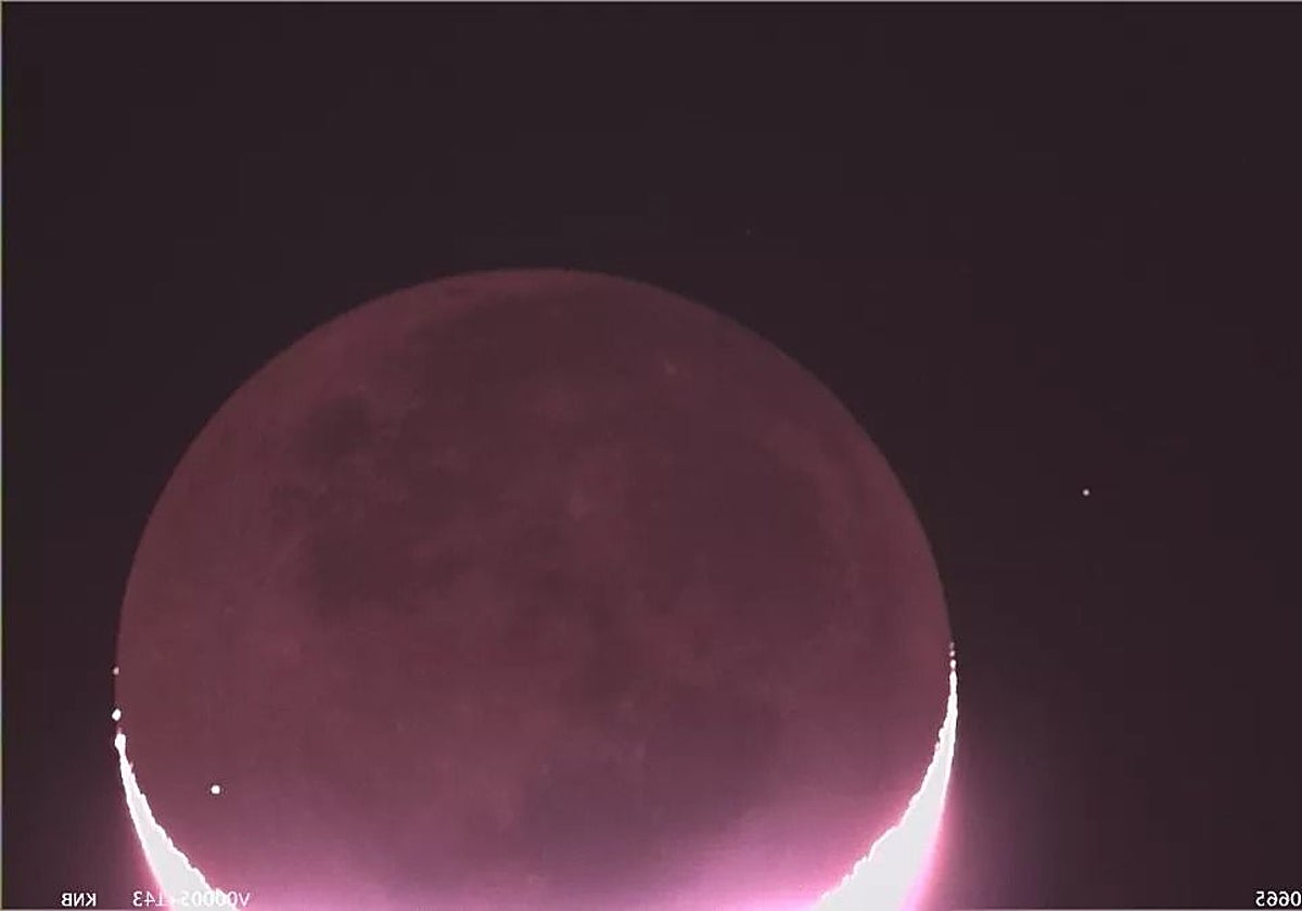 Uno de los impactos en la Luna, el punto brillante abajo a la izquierda de la imagen, captado por Daichi Fujii