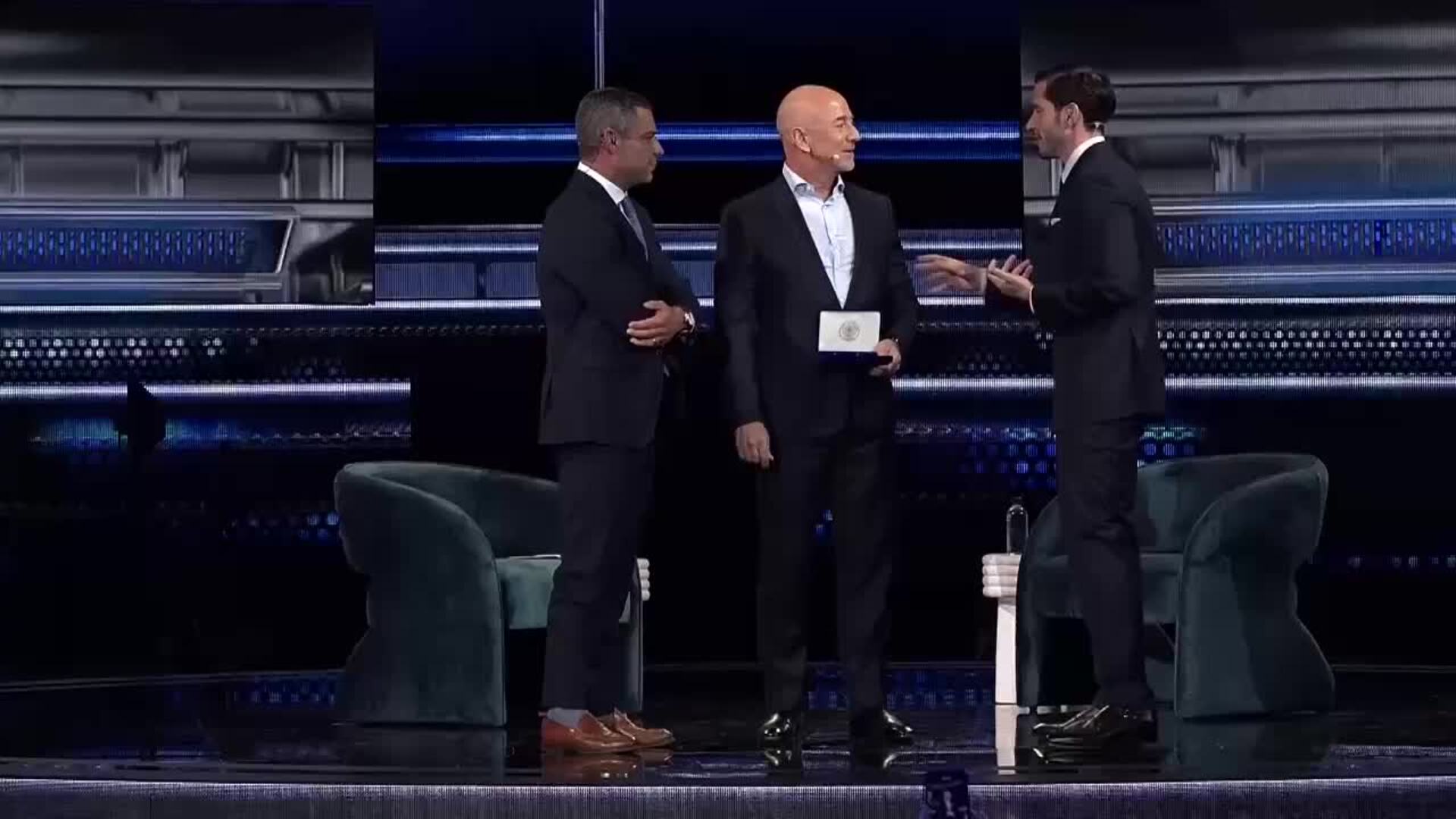 Jeff Bezos busca construir centros de datos en el espacio con su ...