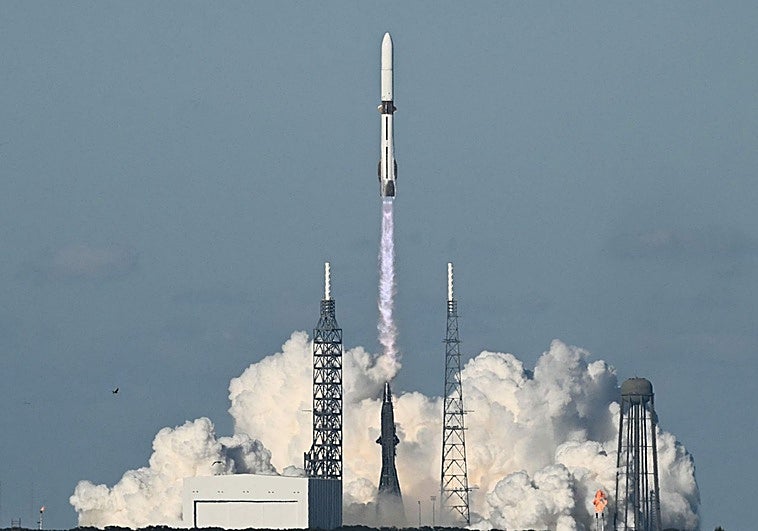 Jeff Bezos ya tiene su cohete reutilizable, el New Glenn: ¿es este el fin del dominio espacial de Elon Musk?