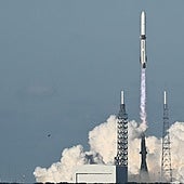 Jeff Bezos ya tiene su cohete reutilizable, el New Glenn: ¿es este el fin del dominio espacial de Elon Musk?