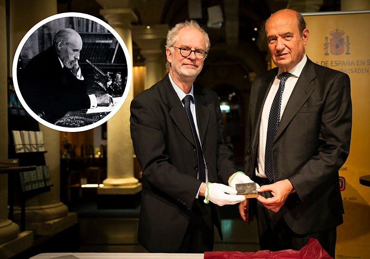 Ulf Larsson, conservador general del Museo del Premio Nobel y Ángel Cañadas Bernal, bisnieto de Ramón y Cajal