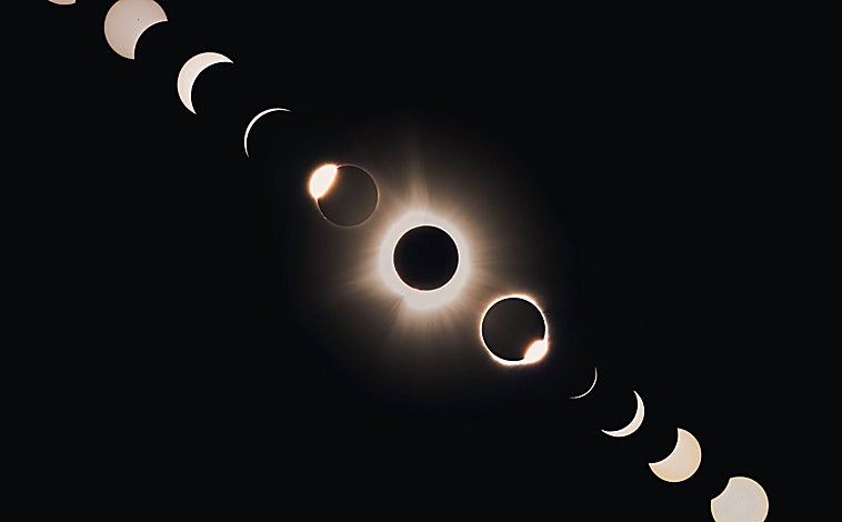 Imagem principal – A imagem principal mostra todas as fases do eclipse solar. À esquerda está o “Anel do Demônio”; À direita estão as Pérolas Bailey, onde é possível ver os últimos raios do Sol rompendo as montanhas e vales lunares.