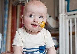 El bebé que sobrevivió gracias a la edición genética o la nueva IA china, entre los diez personajes científicos del año de 'Nature'