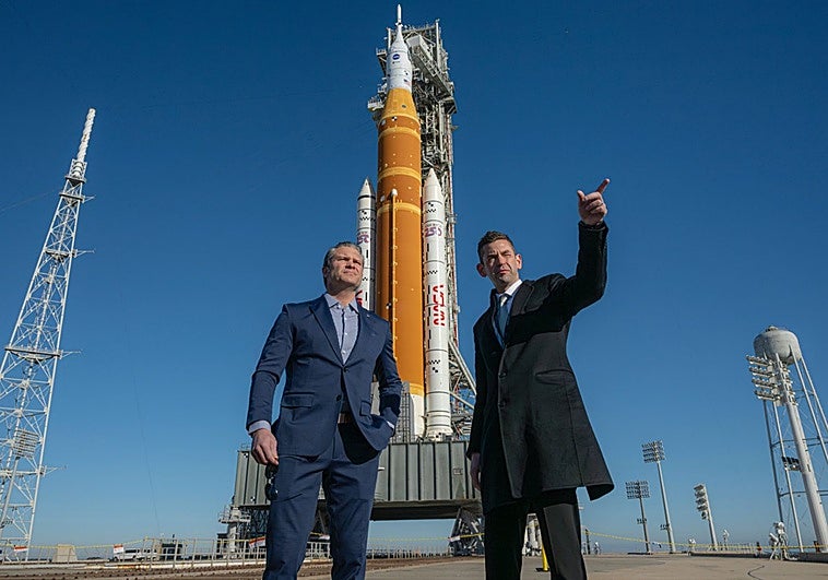 Hydrogen leak delays Artemis II