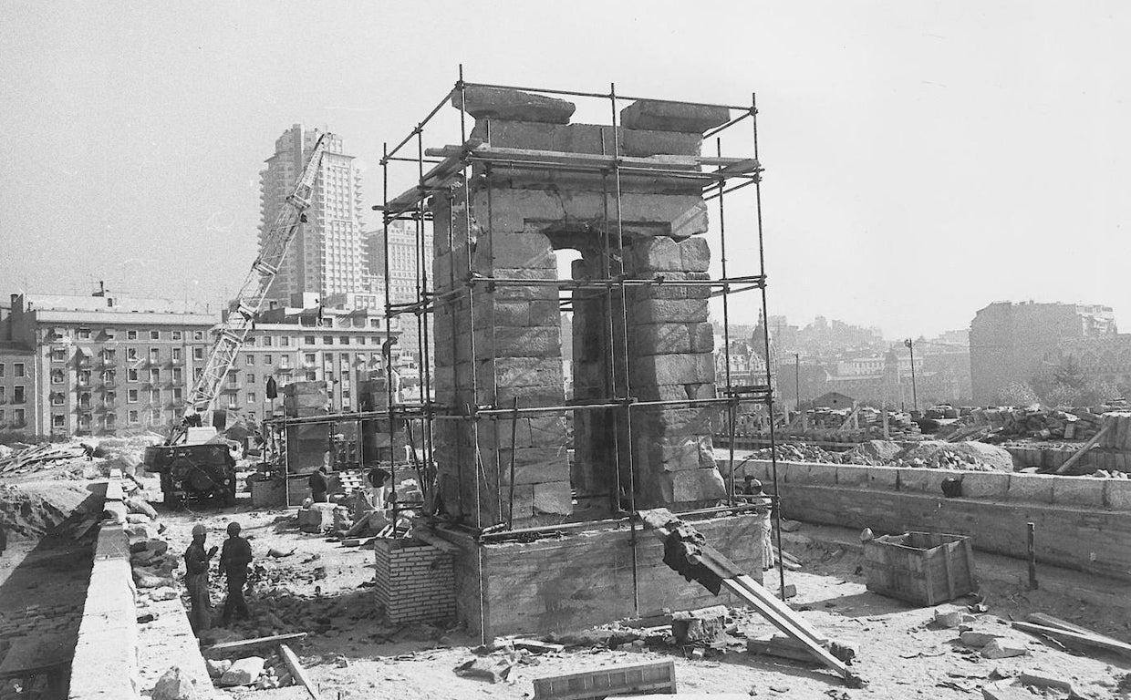 Trabajos de reconstrucción del templo nubio en Madrid