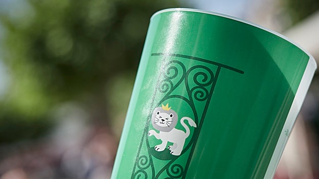 Vaso reutilizable que reparte la Fundación Varazdin