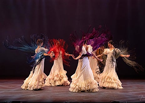 Imagen secundaria 1 - Tres imágenes del espectáculo 