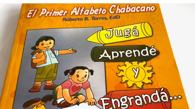 2012, los profesores Bert Torres y Ali T. Yacub elaboraron en Zamboanga el primer alfabeto y diccionario del chabacano, que recopilaba 3.000 palabras. De ellas, un 60 por ciento se basaban en el castellano y un 40 por ciento en lenguas nativas de Filipina