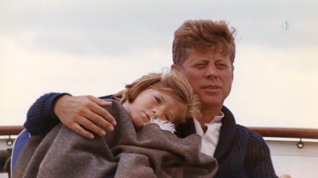 El presidente John F. Kennedy, con su hija Caroline en Hyannis Port, Massachusetts, en una imagen del 25 de agosto de 1963