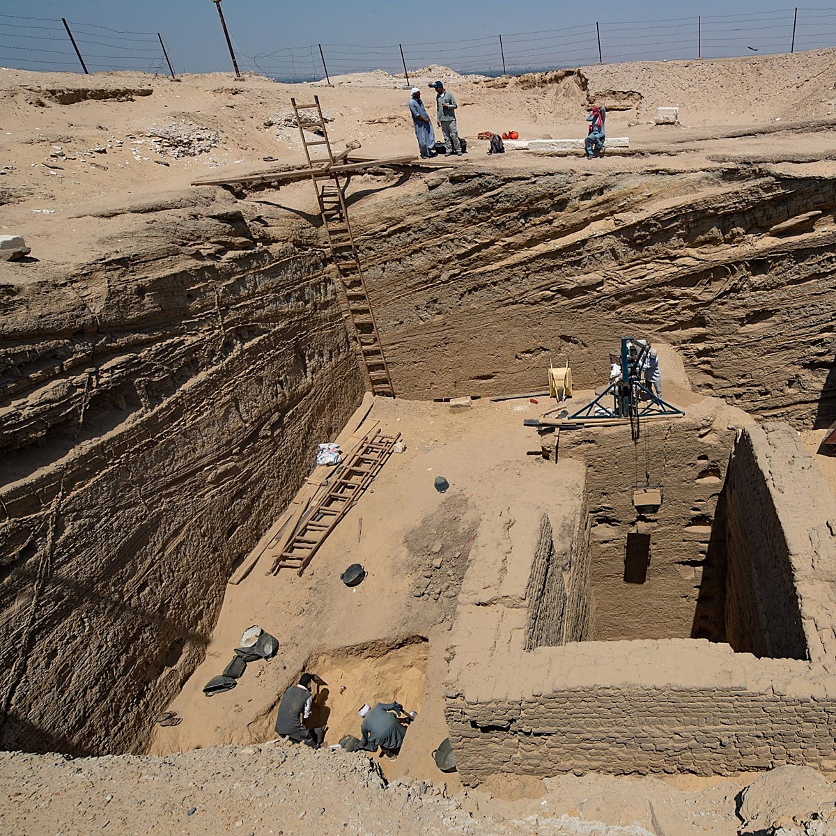 Hallan la tumba de un 'Comandante de Mercenarios Extranjeros' del Antiguo Egipto junto al mayor depósito de embalsamamiento