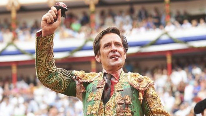 Dávila Miura, con el labio partido y la oreja del primero