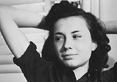 Imagen secundaria 1 - De arriba abajo, Patricia Highsmith fotografiada en distintos momentos de su vida