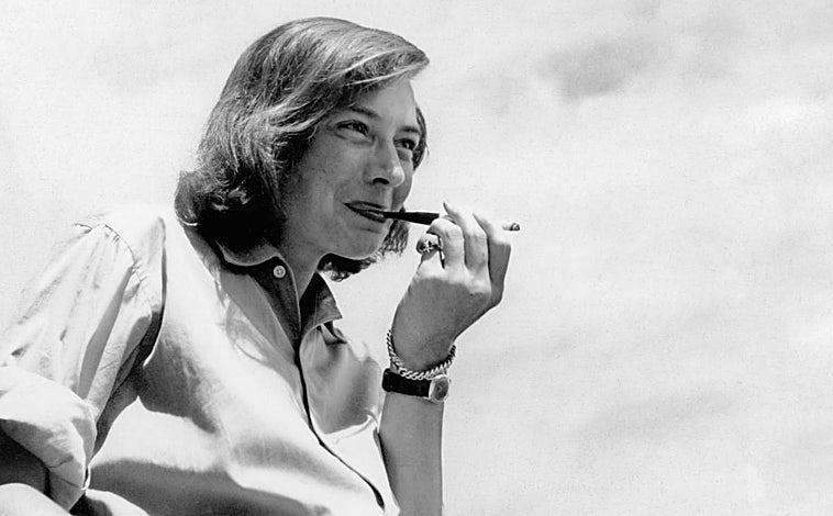 Imagen principal - De arriba abajo, Patricia Highsmith fotografiada en distintos momentos de su vida