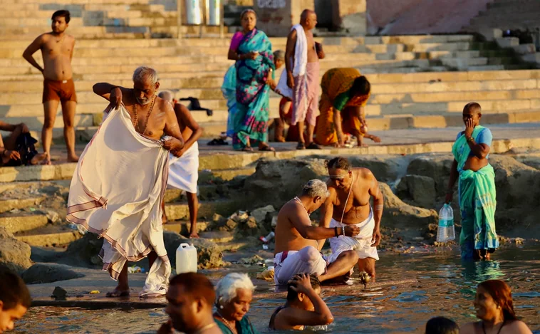 Benarés, la ciudad india de la muerte vuelve a la vida