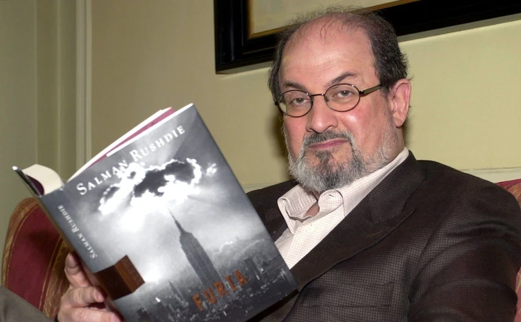 El escritor Salman Rushdie, apuñalado durante un acto en Nueva York
