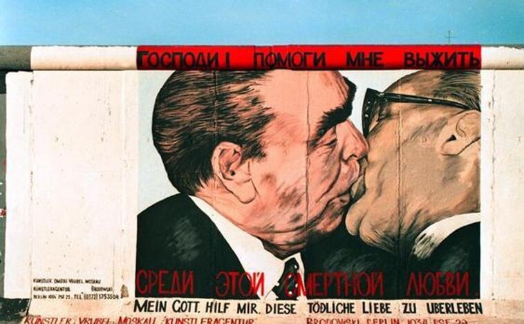Muere el autor del grafiti más famoso del Muro de Berlín