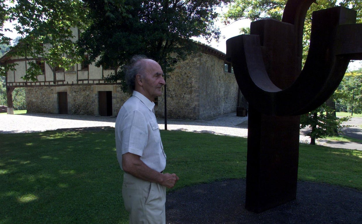 Eduardo Chillida, en 2000, en la apertura de Chillida Leku en Hernani