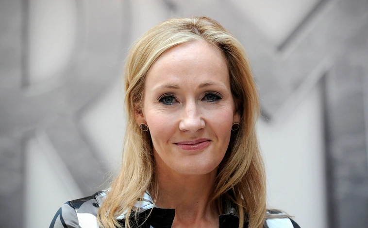 Arrecian las críticas contra J.K. Rowling por su nuevo libro, cuya protagonista es cancelada por tránsfoba