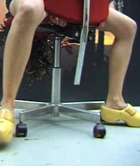 Imagen secundaria 2 - Arriba, 'Monumento a la oscuridad', de Eugenio Merino y Miguel G. Morales. Sobre estas líneas, proyectos de Tania Candiani y Jenny Jaramillo