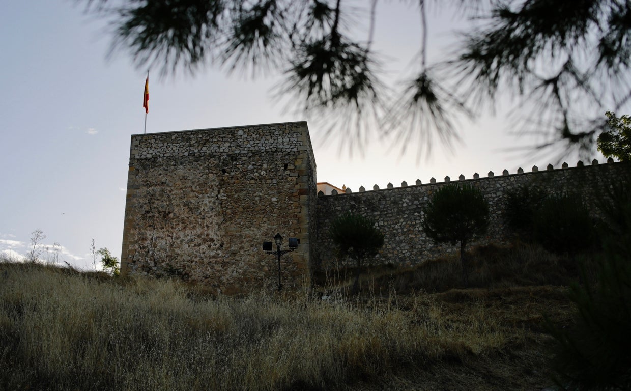 El torreón de Pareja, por el que se tiró o empujaron a una de las acusadas de brujería