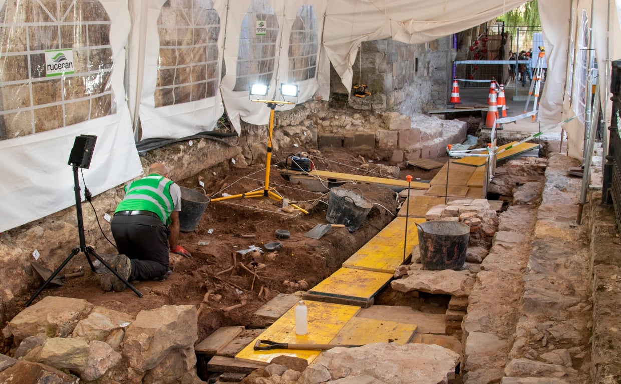 Excavaciones en la calle de Los Azogues