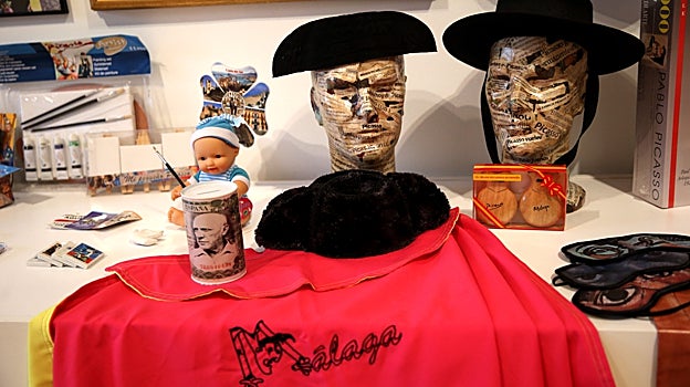 Algunas de las obras críticas con Picasso y Málaga del andaluz