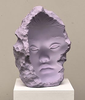 Imagen secundaria 2 - Arriba, explicación de las obras de Mar&Varvara en Alalimón y esculturas en cemento de Alejandro Monje en 3Punts. Arriba, Línea del tiempo diseñada por Muntadas en Joan Prats