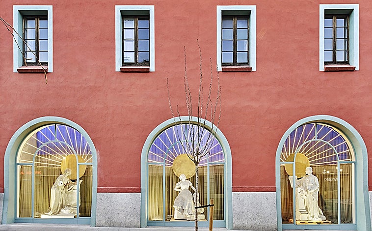 Imagen principal - Sobre estas líneas, Comedores ALS en Barrio Nuevo Horizonte, y Taller de Confección Amairis