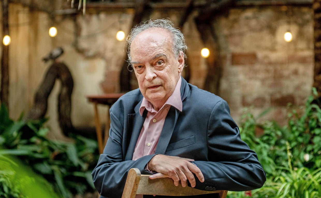 Vila-Matas retratado en Barcelona