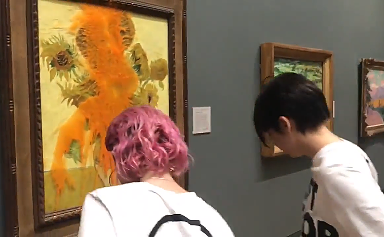 El ataque de dos ecologistas a 'Los Girasoles' de Van Gogh con una sopa de tomate