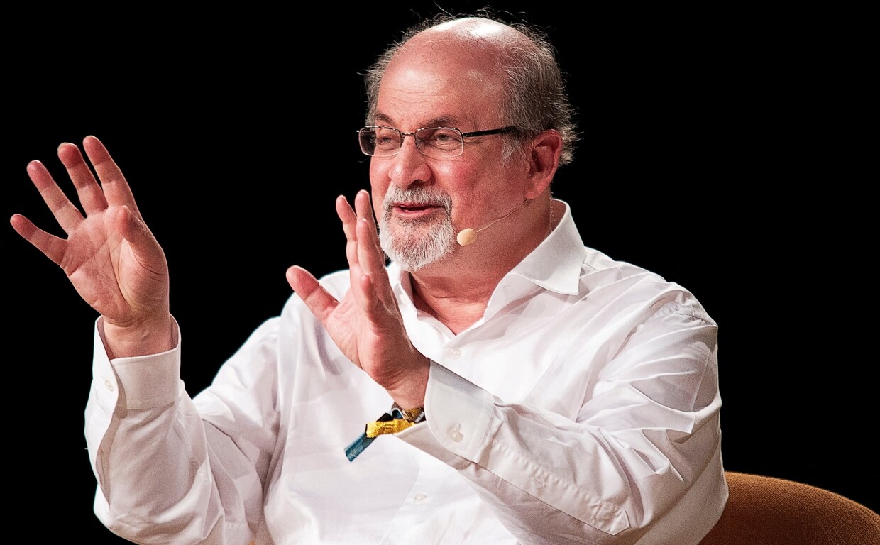 fácil de lastimarse Helecho Admisión Preocupación por el estado de salud de Salman Rushdie, pierde un ojo y la  movilidad de una mano tras el ataque