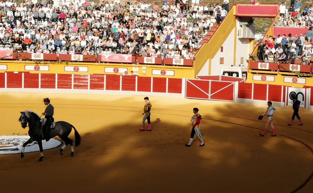 Paseíllo número cien de la temporada de Morante