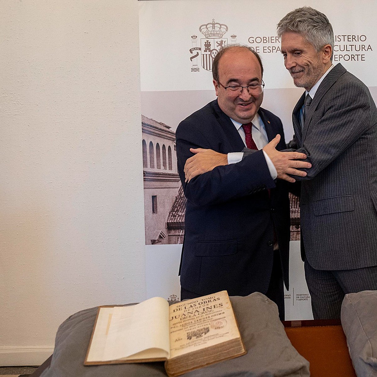 Cultura recibe dos obras del siglo XVII de Sor Juana Inés de la Cruz recuperadas por la Guardia Civil en EE.UU.