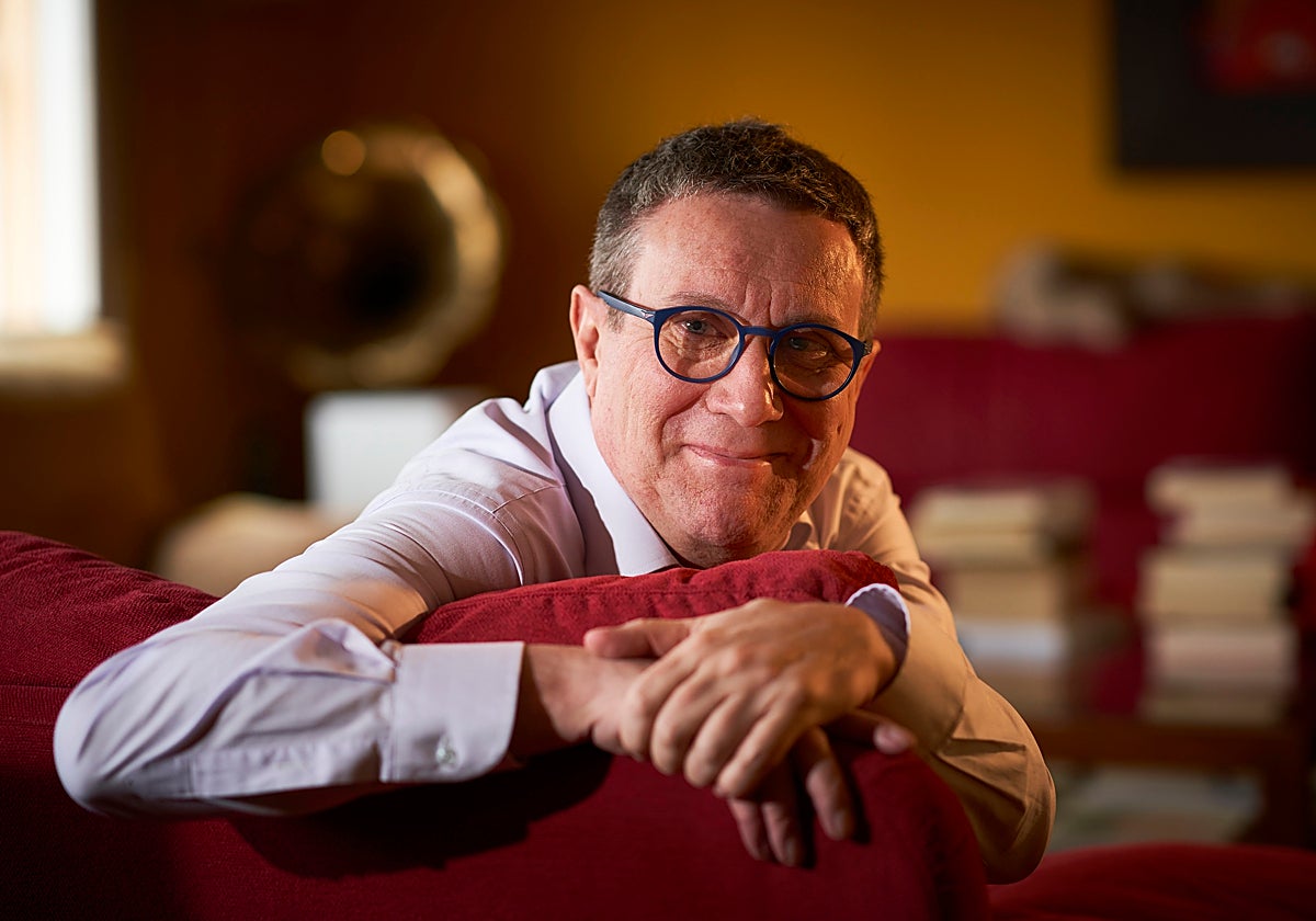 El escritor y director del Cervantes de Los Ángeles Luisgé Martín