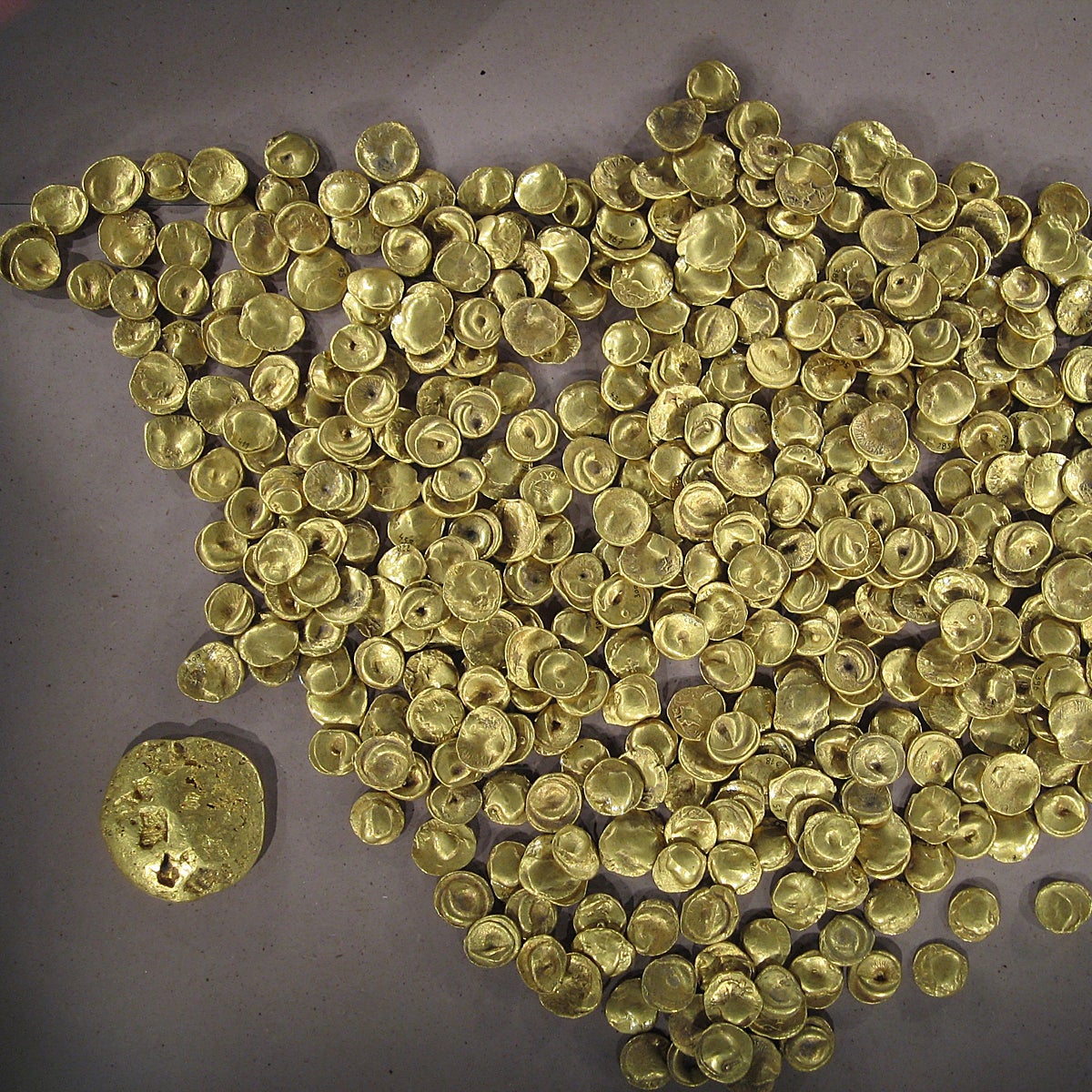 Roban un tesoro de monedas de oro celtas de un museo de Alemania