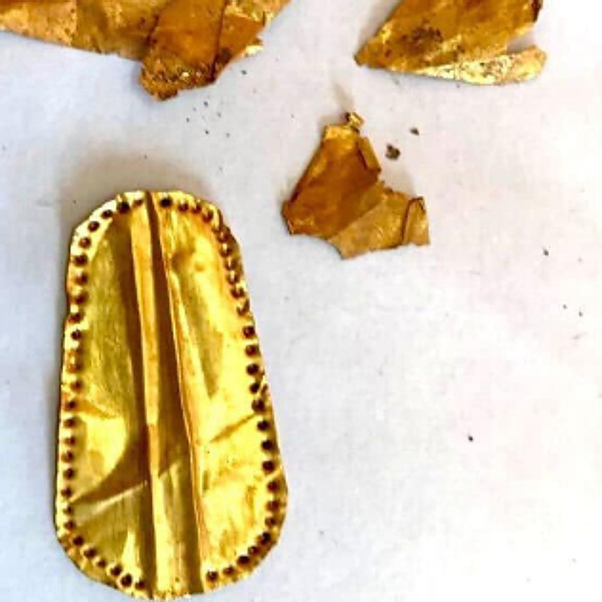 Hallan momias con lenguas de oro en la antigua necrópolis egipcia de Quesna