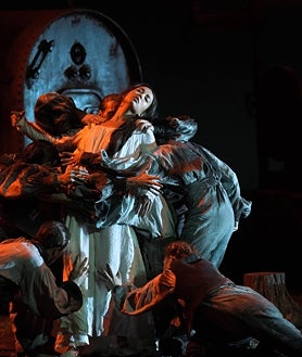 Imagen secundaria 2 - Tres imágenes de 'La sonnambula' 