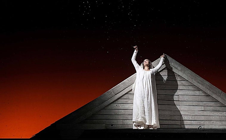 Imagen principal - Tres imágenes de 'La sonnambula' 