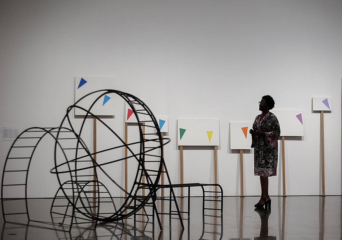 La directora del Macba, Elvira Dyangani Ose, en una de las salas dedicadas a la colección del museo