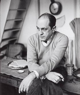 Imagen secundaria 2 - Arriba, 'Naturaleza muerta con conejo. Composición fuera del marco' (1926). Sobre estas líneas, de izquierda a derecha, 'El maniquí rosa' (1925) y retrato de Francisco Bores en su estudio, 1953. Fotografía de Henri Cartier-Bresson con dedicatoria a Carmen Bores